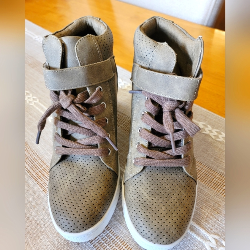 Wedge ankle boots